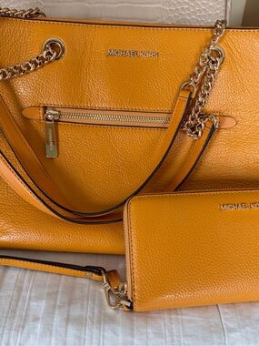 MICHAEL KORS Orange Leather Tote with Matching Wristlet